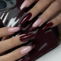 فرصت ویژه کاشت ناخن فقط ۲۵۰