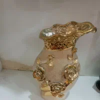 اسب طلایی و گلدان طلایی