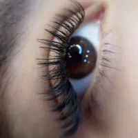 خدمات تخصصی اکستنشن مژه و لیفت و لمینت مژه و ابرو