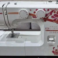 چرخ خیاطی ژانومه 7000 با میز آسانسوری