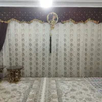 پرده سالم و تمیز با تمام لوازمش