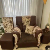 یک دست مبل ۶ نفره با ۲ عدد میز زیر تلوزیون