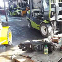 مکانیک و تعمیرات انواع لیفتراک مدل بالا