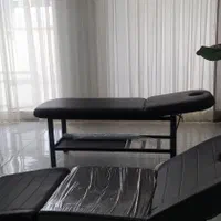 تخت صندلی،آینه ،لوازم میکاپ