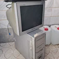 کیس و مانیتور قدیمی کامپیوتر