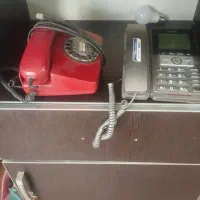 دوعدد تلفن رومیزی
