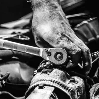 خدمات  تعمیر موتور و گیربکس و جلوبندی خودرو