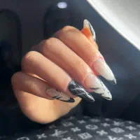 خدمات و آموزش ناخن