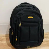 تعدادی لباس مدرسه و کیف