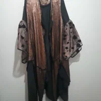 چند عدد مانتو و لباس