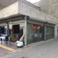 مغازه ۱۰۰ متری با سند تجاری می‌باشد