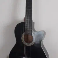 گیتار یاماها در حد صفر تقریبا اصلا استفاده نشده