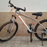 دوعدد دوچرخه فروشی