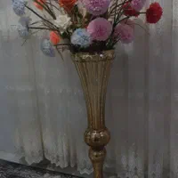 گلدان و گل مصنوعی