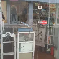 مغازه 10 متری، آب و برق اختصاصی، کرکره برقی|اجارهٔ مغازه و غرفه|لاهیجان, شیشه گران|دیوار