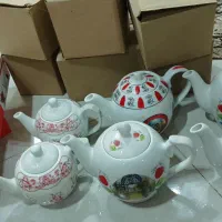 سرویسهای چینی نو  قوری نو وغیره ورق بزن ارسال دارم