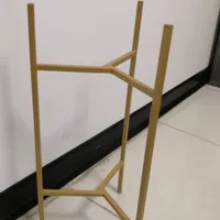 تعدادی پایه گلدان فرفوژه در اندازه و رنگ های مختلف|عمده‌فروشی|تهران, میدان ولیعصر|دیوار