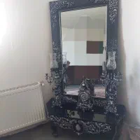 ایینه شمعدان .تخت و کمد و کنج و پاتختی