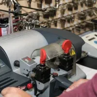 کلیدسازی و قفل سازی شبانه روزی در محل