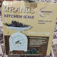 یک عدد ترازو کاملا نو و دو عدد سینی و کشکول