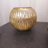 زیباترین گلدون برای خوش سلیقها کاملاسالم ونومیباشد