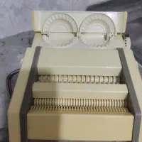 دستگاه خارجی رشته زن . خمیر گیر ساندویچ و شیرینی