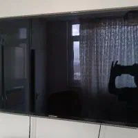 تلویزیون LED 40 اینچ سامسونگ و میز تلویزیون