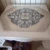 روی میز عسلی