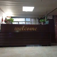 به دو نفر یک خانم واقا جهت نگهبانی ونظافت در سویت