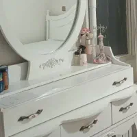 میزآرایش به همراه پاتختی