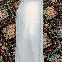 تعدادی لباس ب فروش میرسد