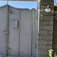 درب حیاط تازه رنگ آمیزی شده|مصالح و تجهیزات ساختمان|چمستان, |دیوار