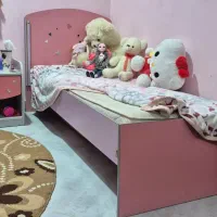 تخت نوجوان و پاتختی و میز تحریر و صندلی|اسباب و اثاث بچه|میناب, |دیوار