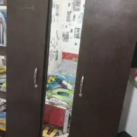 کمد دو درب و سه طبقه و سمت دیگه رگال