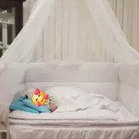 گهواره کنار مادر