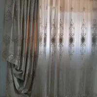 کتیبه بهمراه پرده حریر و پرده گل برجسته کنار