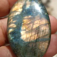 نگین زیبای لابرادوریت درشت و زیبا و پرتلالو