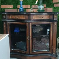 میز بوفه جادار و طرح آنتیک با آینه