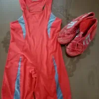 دوبنده لباس کشتی و کفش ورزشی