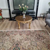 میز گرد ورق طلا