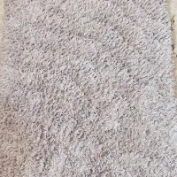 فرش شگی در حد نو همراه با یک دم فرشی رنگ نسکافه ای