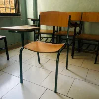 صندلی دانش آموزی چوبی|صندلی و نیمکت|اندیشه, اندیشه فاز ۱|دیوار