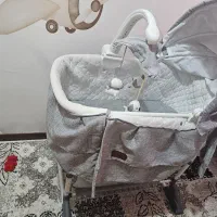 تخت کنار مادر ملورین