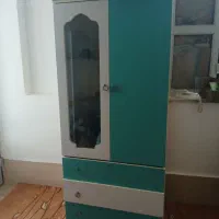 یک عدد کمد سالم بدون شکستگی