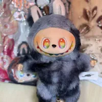 کارگر ساده در اسباب بازی فروشی عمده