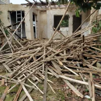 خرید کلنگی چوب قدیمی سربندی ساختمانی برای زغال|خدمات پیشه و مهارت|رشت, حومه رشت|دیوار