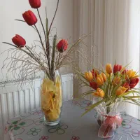 دو عدد گل و گلدان شیک با تزیینات|گل مصنوعی|قم, شاه سید علی|دیوار