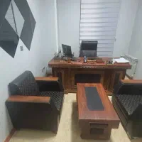 میز اداری مدیریت دو عدد مبل تک نفره