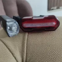 یک عدد چراغ راهنما دوچرخه یک عدد چراغ جلوی دوچرخه|دوچرخه، اسکیت، اسکوتر|مشهد, چهارچشمه|دیوار