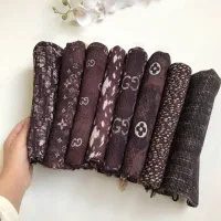 شال پلیسه نخ رنگ موکایی